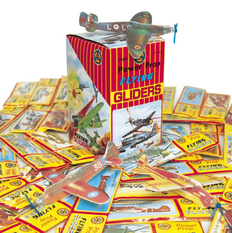 POWER PROP FLYING GLIDERS VINTAGE ASST - Toyworld Frankston