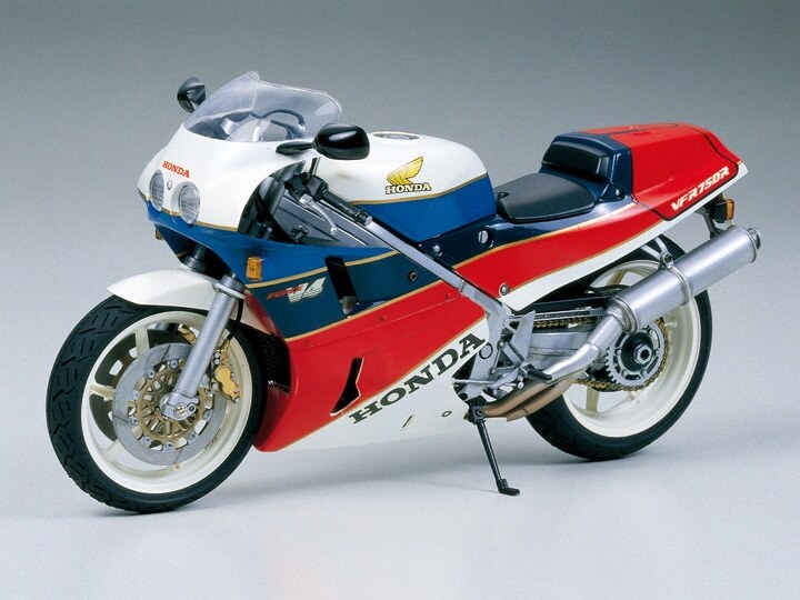 TAMIYA 1/12 HONDA VFR750R MOTORBIKE - Toyworld Frankston