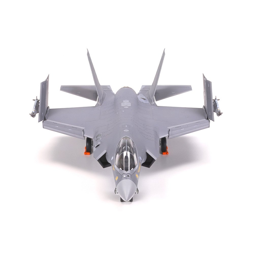 TAMIYA 1/72 LOCKHEED MARTIN F-35C LIGHTNING II