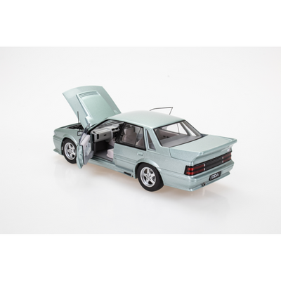 DDA 1:24 HOLDEN VL WALKINSHAW - PANORAMA SILVER