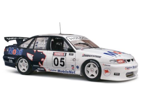 CLASSIC CARLECTABLES 1:18 HOLDEN VR COMMODORE 1995 BATHURST - Toyworld Frankston