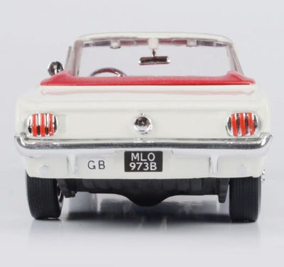 MOTORMAX 1:24 DIECAST MODEL - JAMES BOND 'GOLDFINGER' (1964) - 1964 FORD MUSTANG - Toyworld Frankston