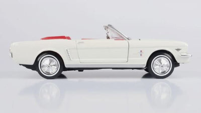 MOTORMAX 1:24 DIECAST MODEL - JAMES BOND 'GOLDFINGER' (1964) - 1964 FORD MUSTANG - Toyworld Frankston