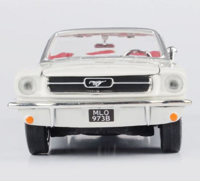 MOTORMAX 1:24 DIECAST MODEL - JAMES BOND 'GOLDFINGER' (1964) - 1964 FORD MUSTANG - Toyworld Frankston