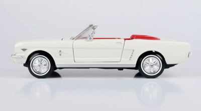 MOTORMAX 1:24 DIECAST MODEL - JAMES BOND 'GOLDFINGER' (1964) - 1964 FORD MUSTANG - Toyworld Frankston