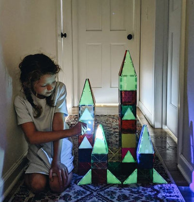 MAGNA-TILES GLOW IN THE DARK TILES 16 PIECE SET - Toyworld Frankston