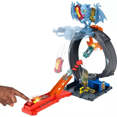 HOT WHEELS CITY BAT LOOP ATTACK PLAYSET WITH 1:64 SCALE - Toyworld Frankston