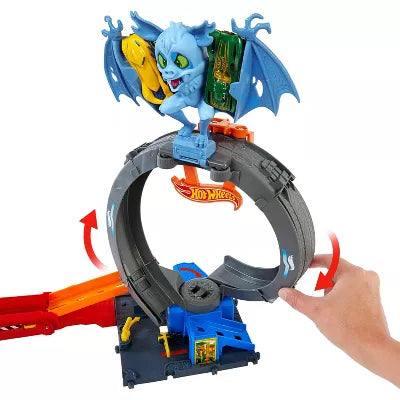 HOT WHEELS CITY BAT LOOP ATTACK PLAYSET WITH 1:64 SCALE - Toyworld Frankston