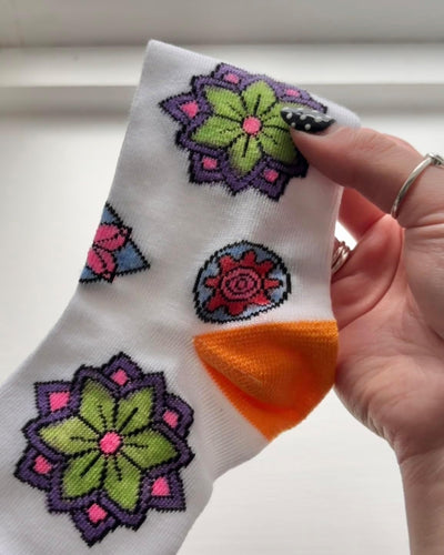 BUDDY AND BARNEY COLOUR YOUR OWN DOODLE SOCKS