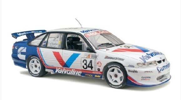 CLASSIC CARLECTABLES 1:18 HOLDEN VS COMMODORE 1997 BATHURST 2ND PLACE NO. 18768 - Toyworld Frankston