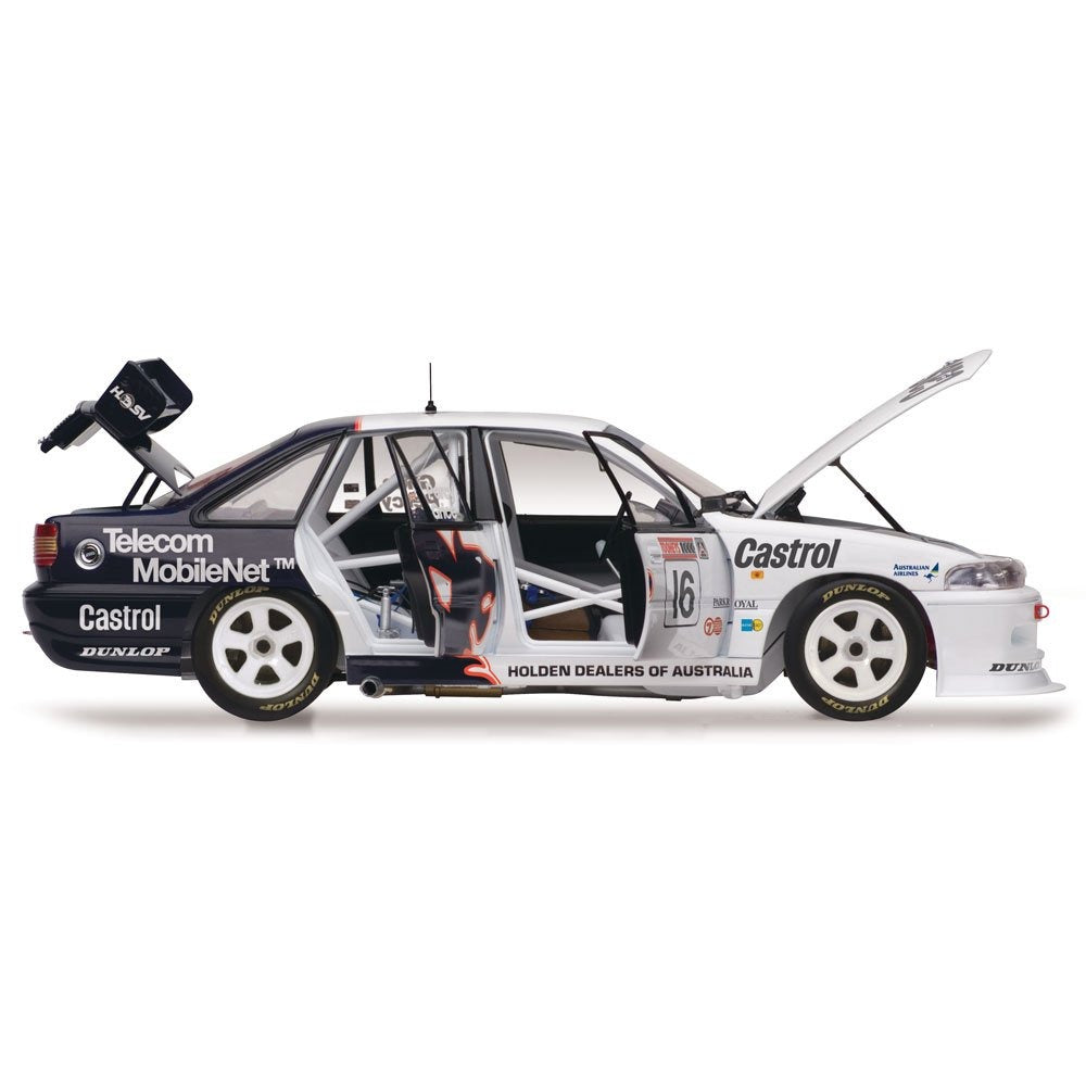 CLASSIC CARLECTABLES 1:18 HOLDEN VP COMMODORE 1992 BATHURST 5TH PLACE - GRICE/PERCY - Toyworld Frankston