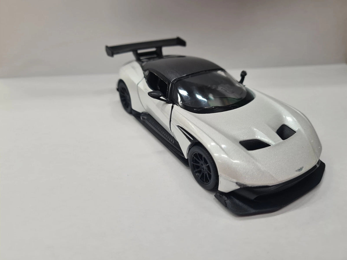 ASTON MARTIN VULCAN 1:38 KINSMART PULL BACK CAR - WHITE