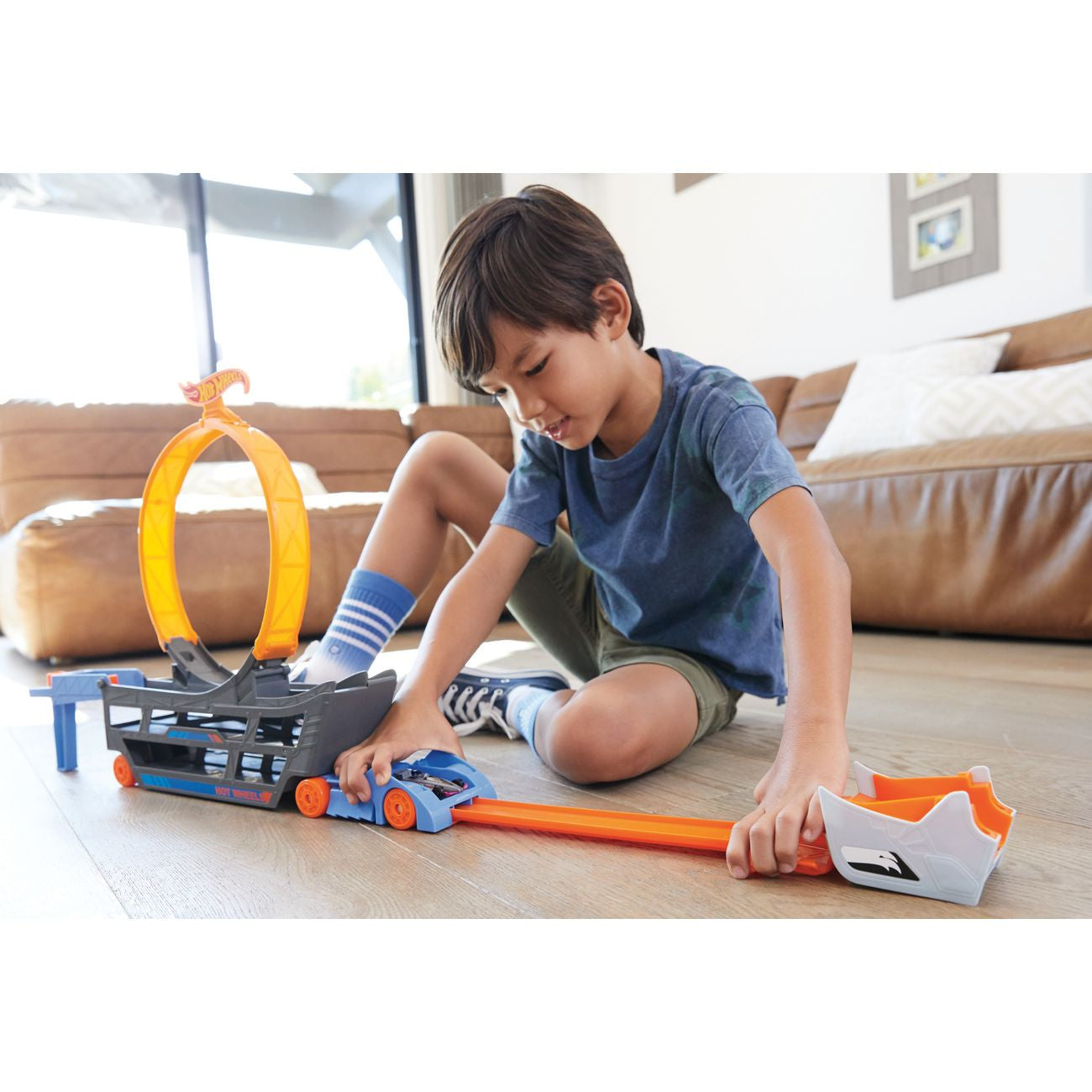 HOT WHEELS STUNT & GO TRANSPORTER - Toyworld Frankston